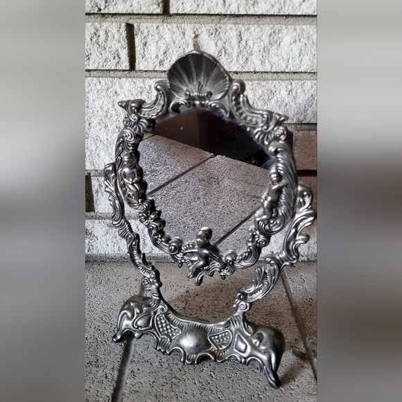 1940's Silver plated cherub vanity adjustable mirror in excellent condition! - Picture 4 of 6